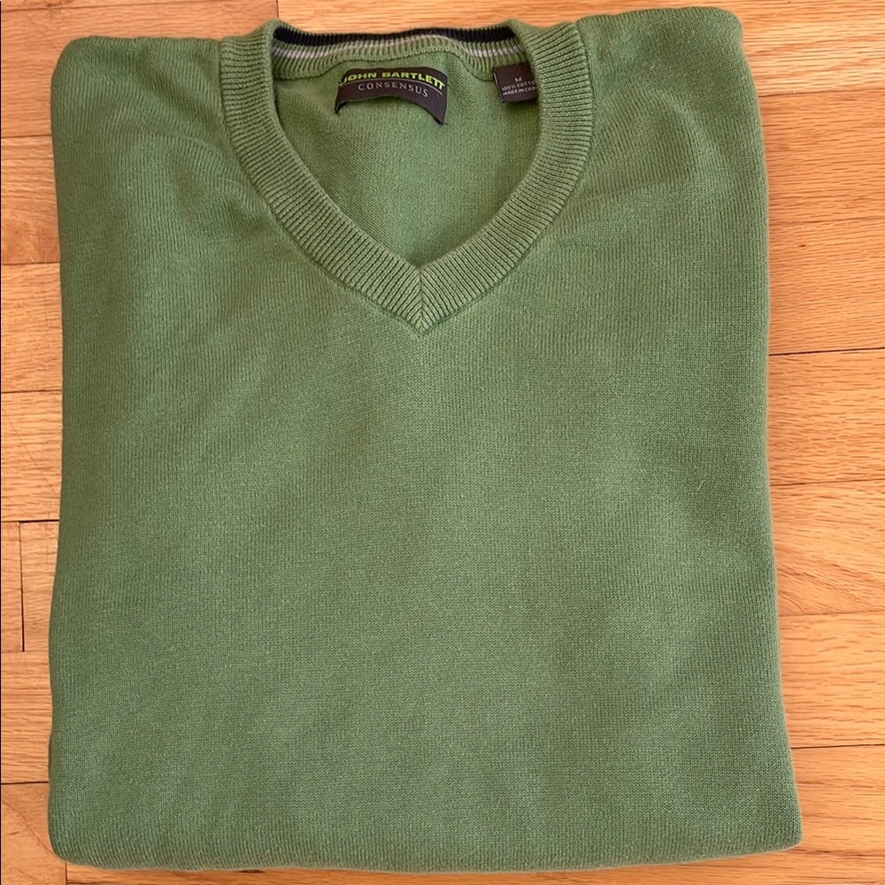 V-Neck men’s 100% cotton John Bartlett sweater